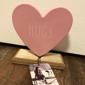 Rae Dunn “Hugs” Heart Sign